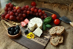 Сыр домашний козий с укропом и чесноком
